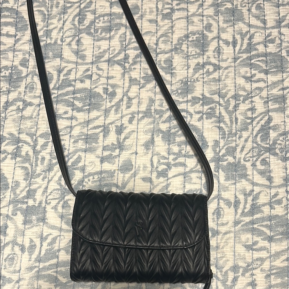 Elegant Black Quilted Crossbody Bag